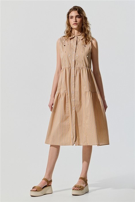 BSB Vestido cuello clásico de rayas y pedrería