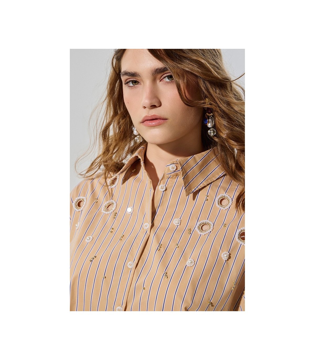 BSB Camisa de rayas con pedrería y perlas