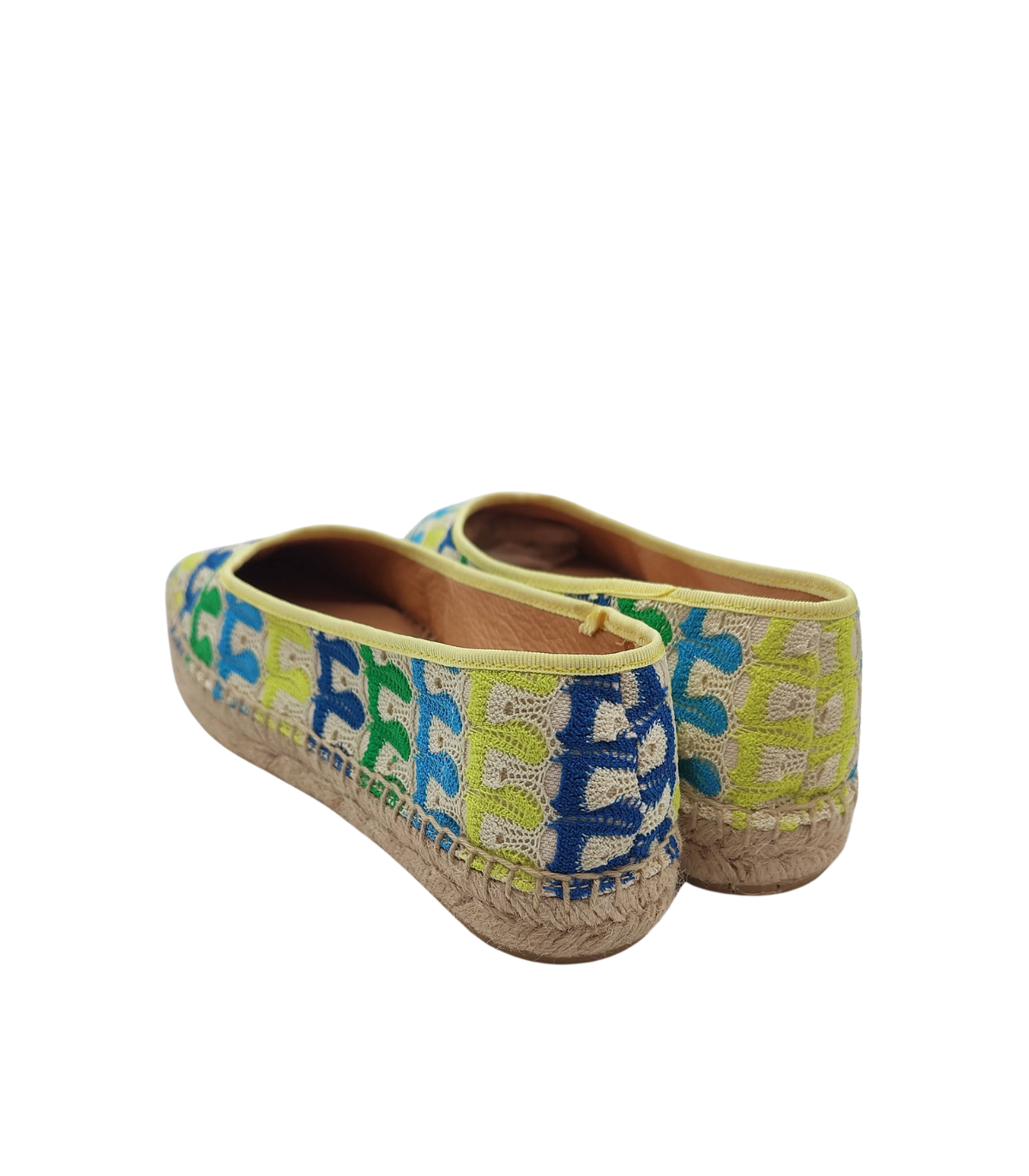 Vosso Moda Cuña baja con bordado y ribete amarillo