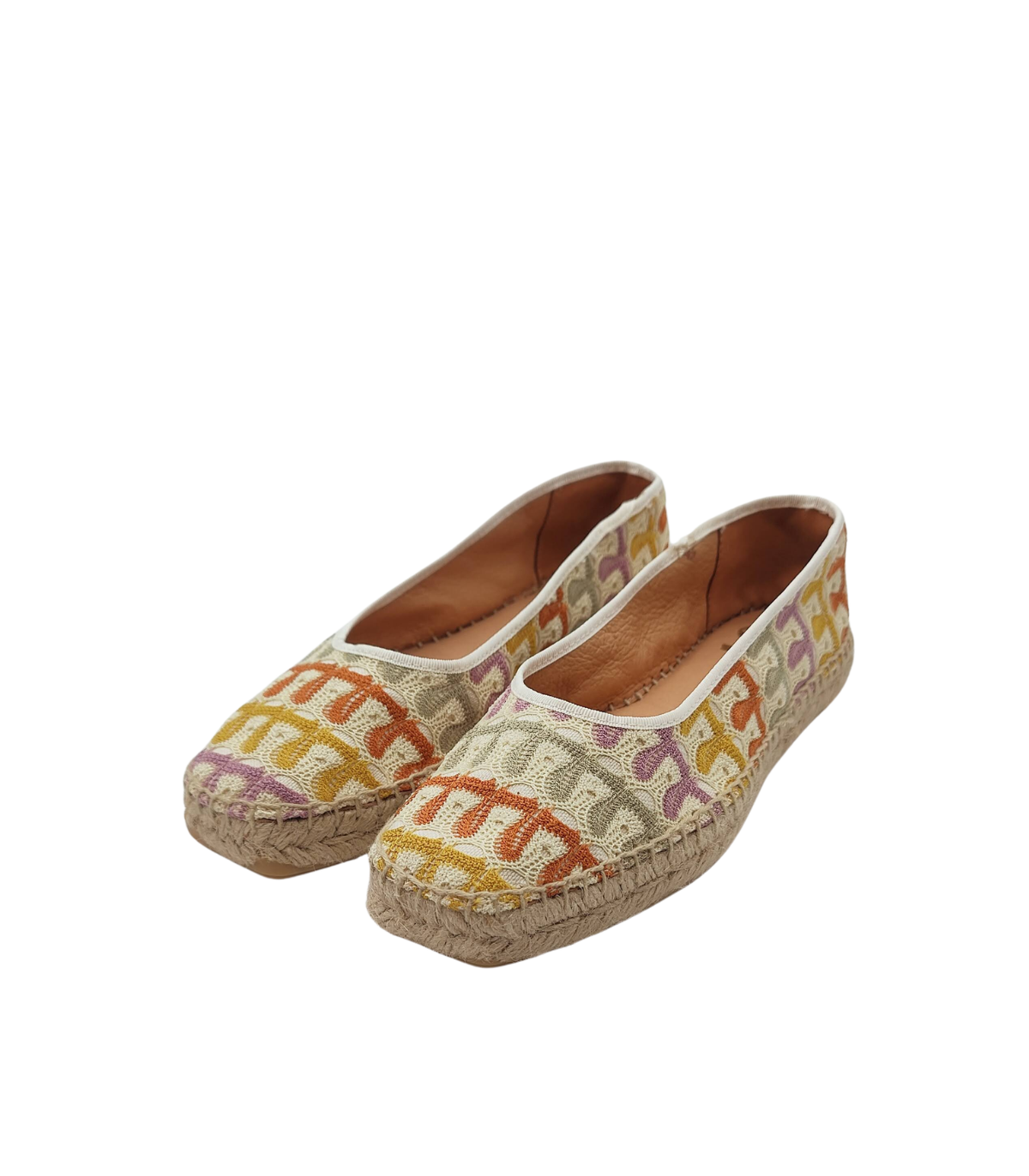 Vosso Moda Cuña baja con bordado y ribete blanco