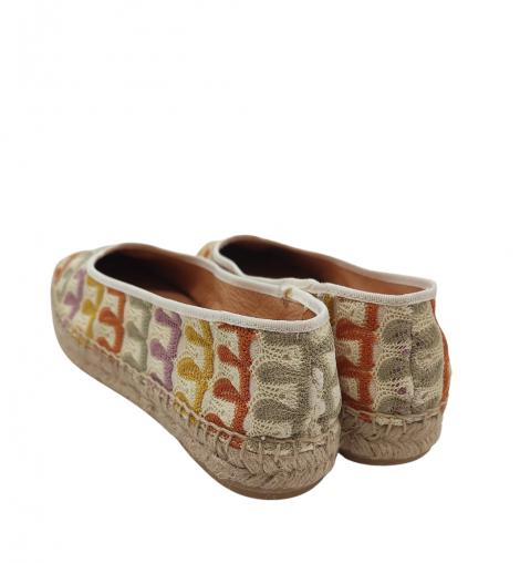 Vosso Moda Cuña baja con bordado y ribete blanco