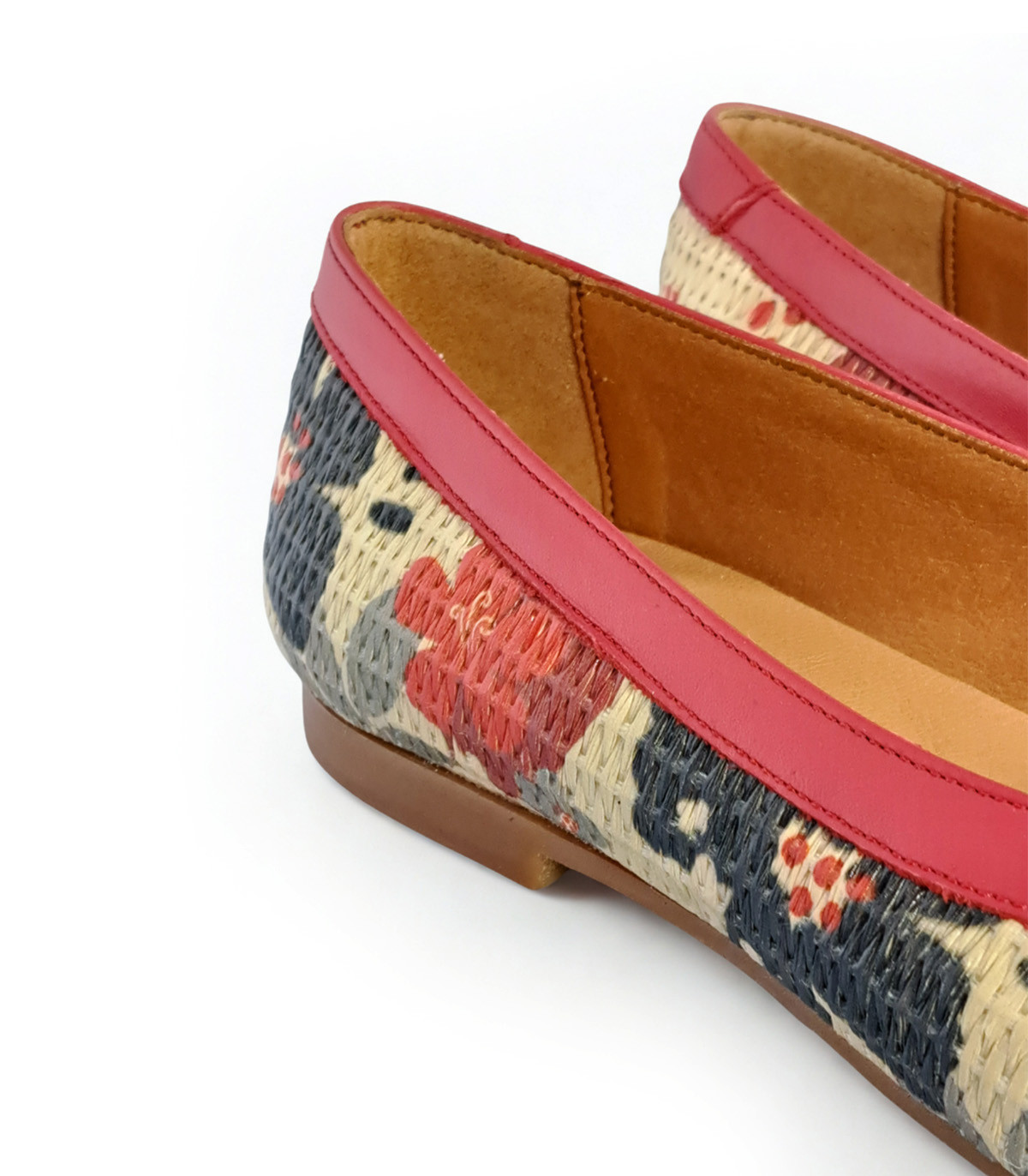 Vosso Moda Manoletina de rafia estampada con detalle rojo