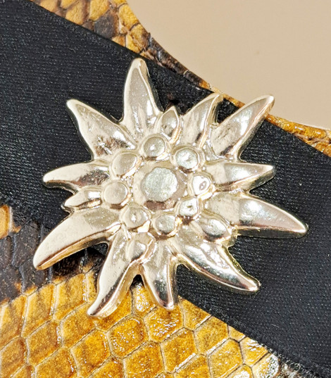 Vosso Moda Manoletina print serpiente con detalle estrella