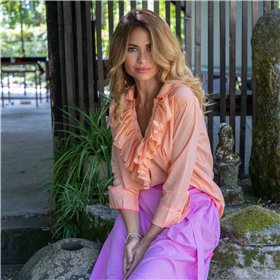 Tartaruga Blusa Elda naranja con volante plisado