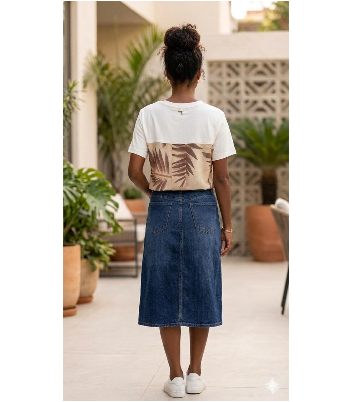 Markup Woman Camiseta con estampado y collar bordado