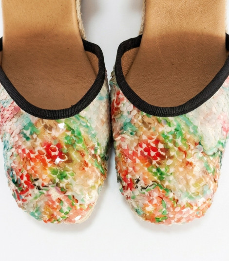 Vosso Moda Cuña con lentejuelas multicolor y ribete negro