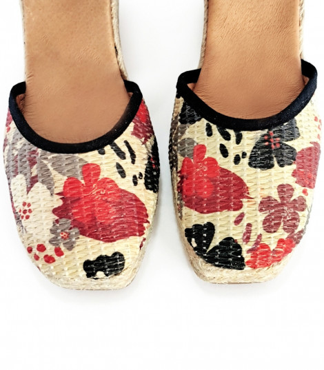 Vosso Moda Cuña de rafia con ribete negro y estampado flor