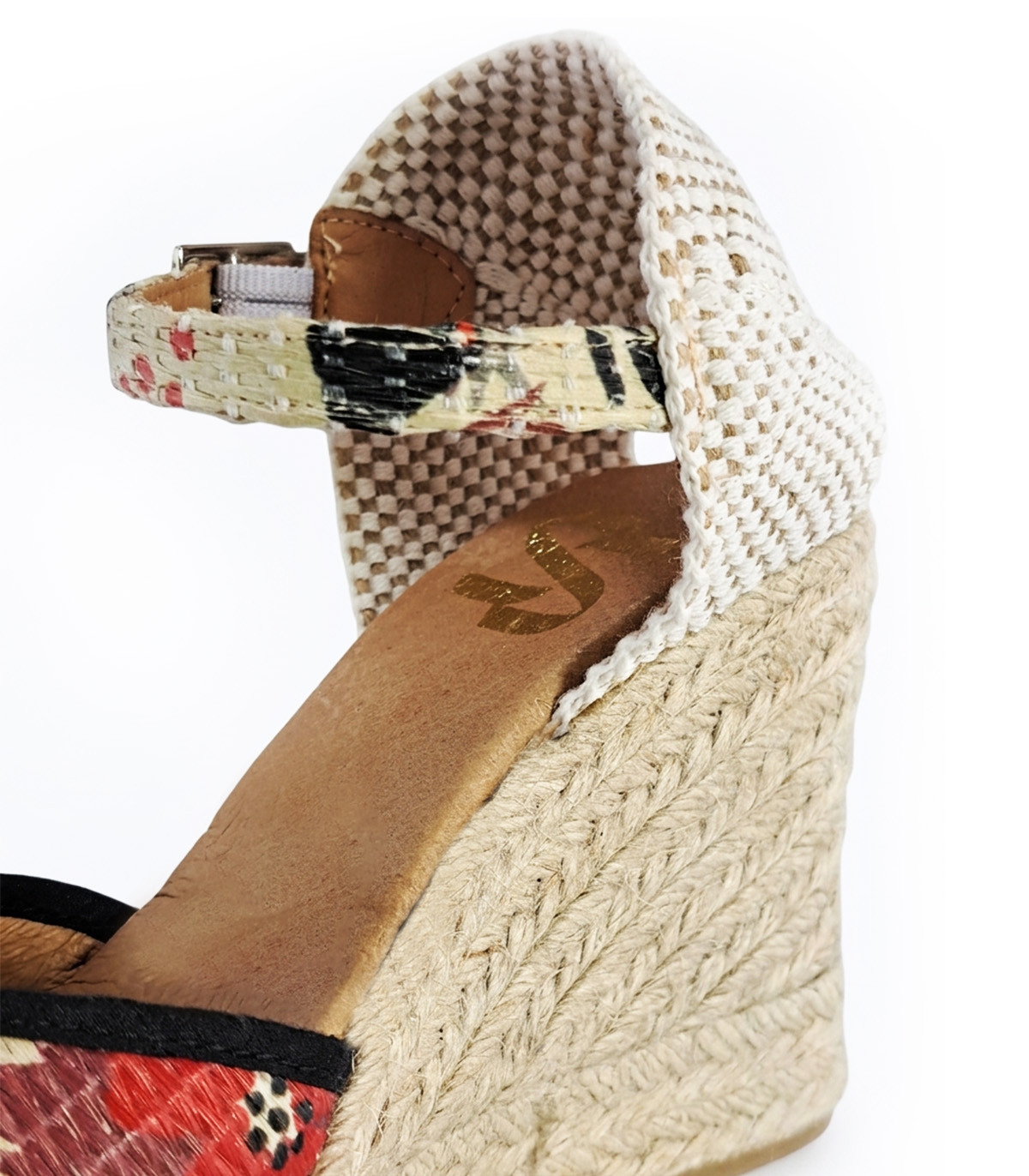 Vosso Moda Cuña de rafia con ribete negro y estampado flor