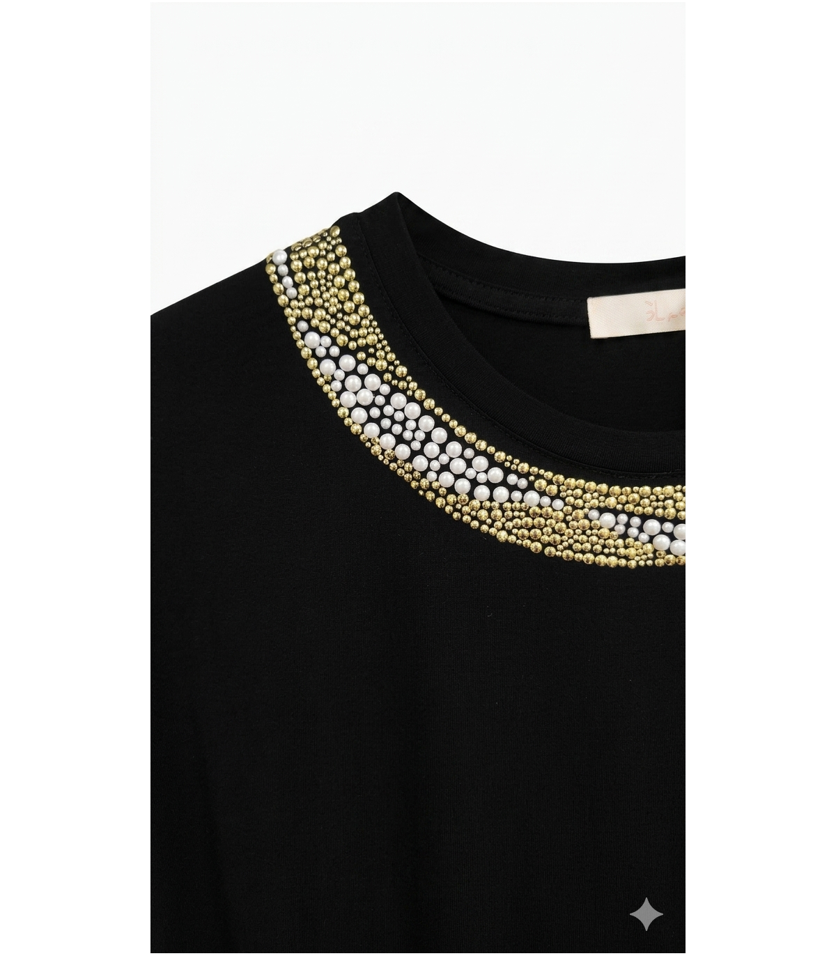 GL Blusa color negro con collar decorativo