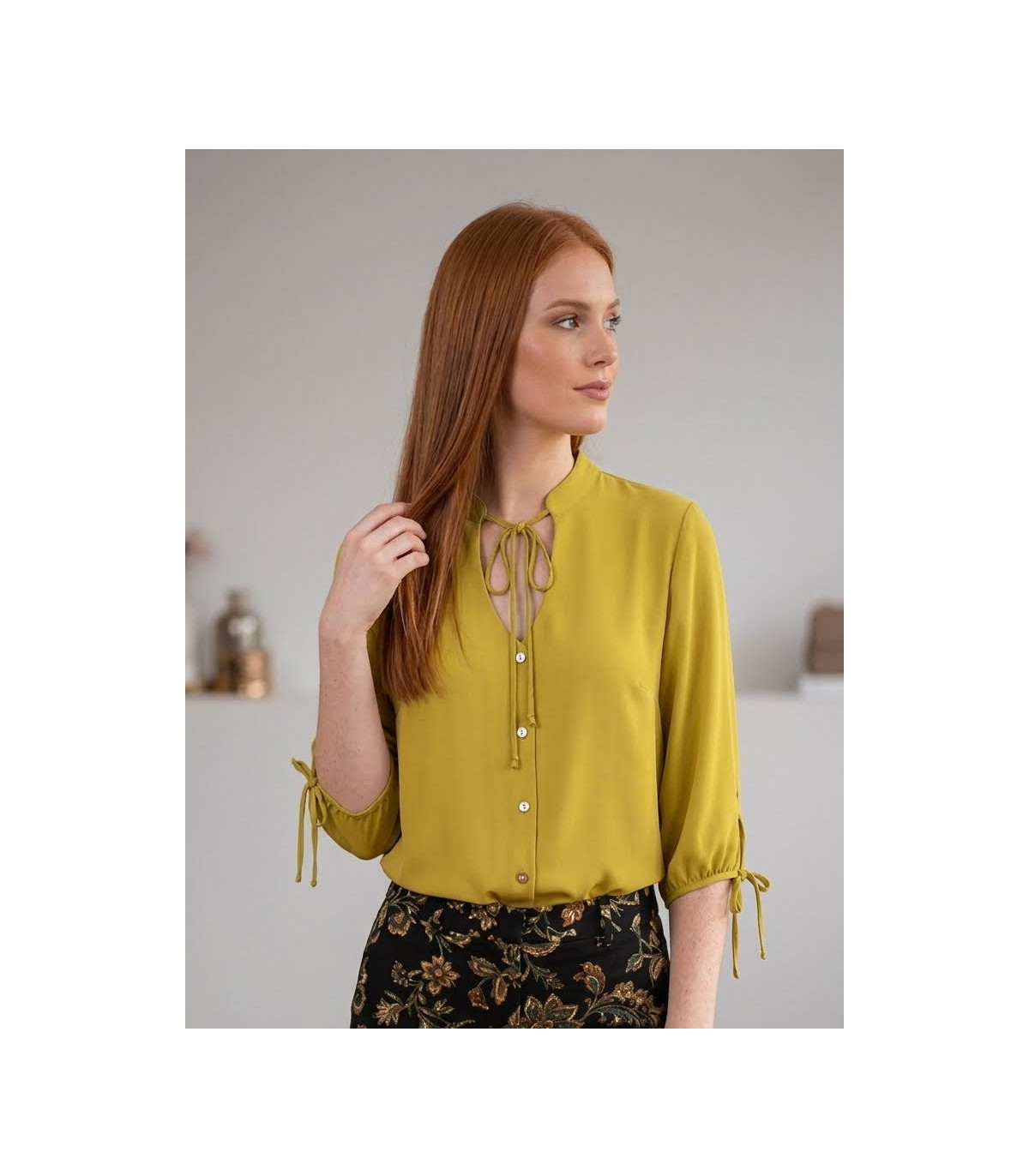 Scusi Blusa con lazada color mostaza