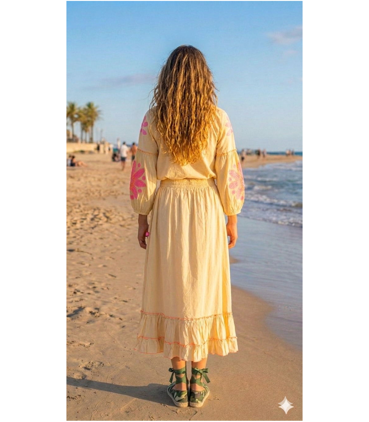 Tartaruga Falda Summer crema con bajo plisado