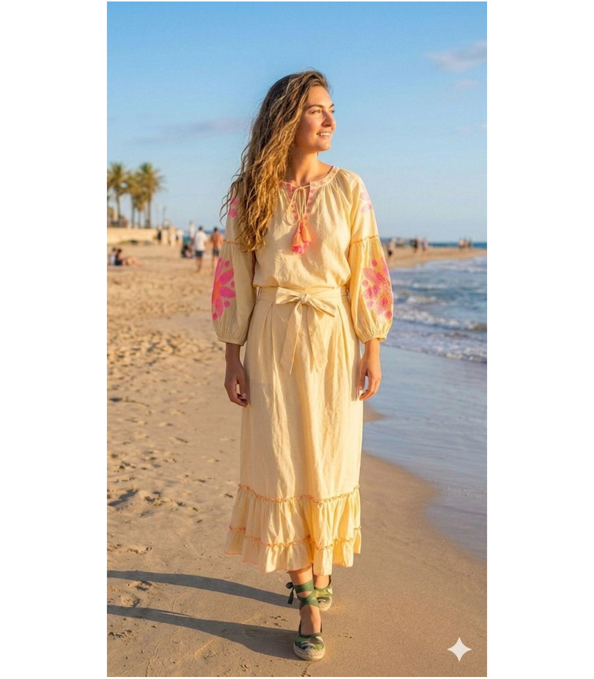 Tartaruga Blusa Gerbera crema con bordado y borlas