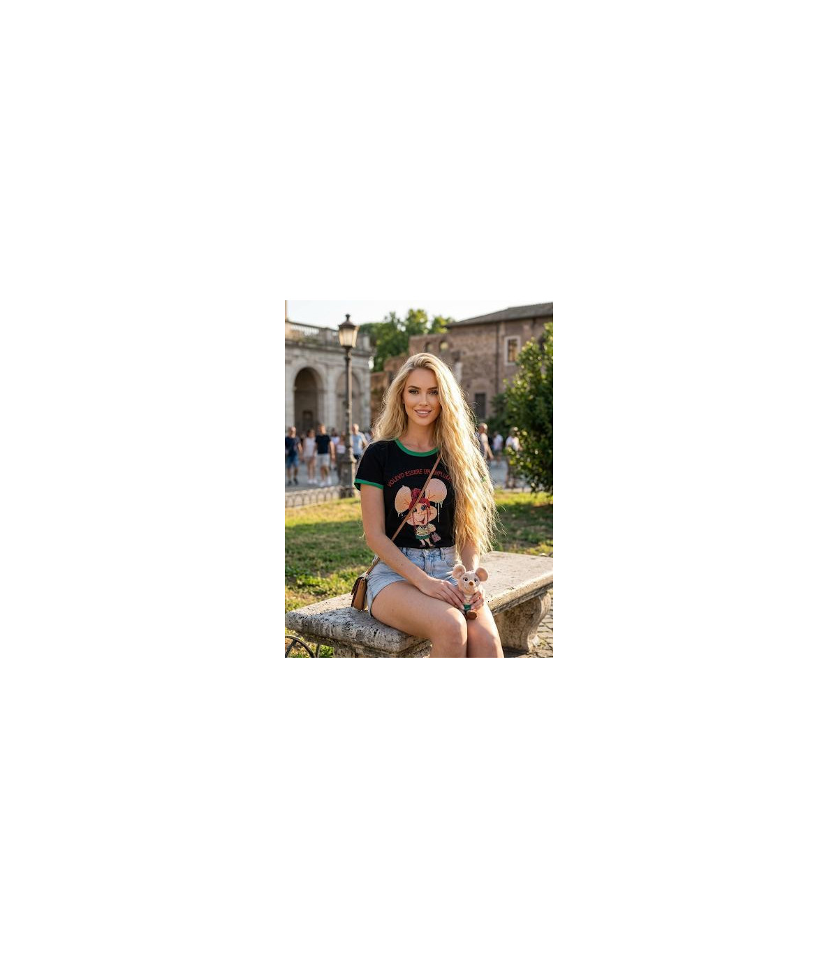Zoe Camiseta negra manga corta con ratón strass