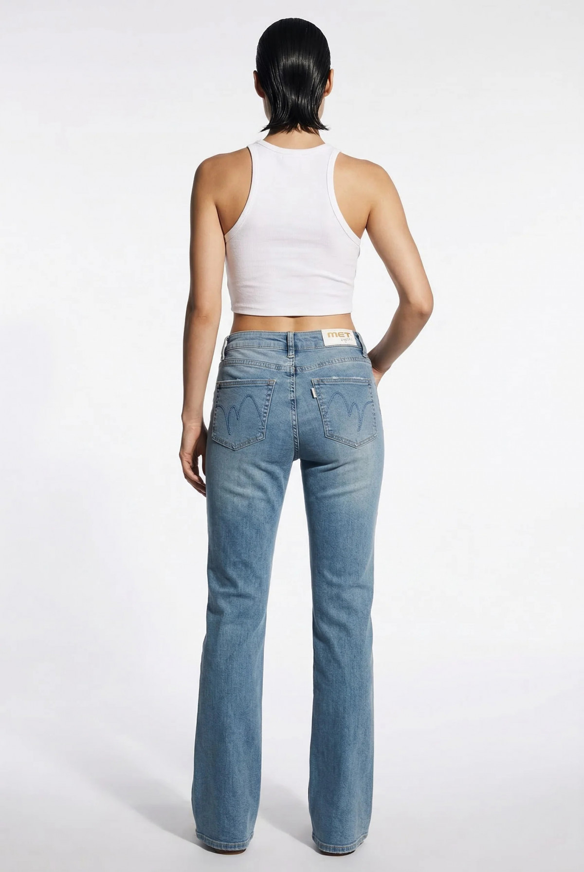 MET Vaqueros en denim azul claro acampanados