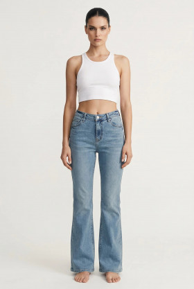 MET Vaqueros en denim azul claro acampanados