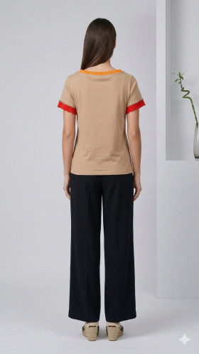 Zoe Blusa con detalle de tachuelas en cuello y mangas
