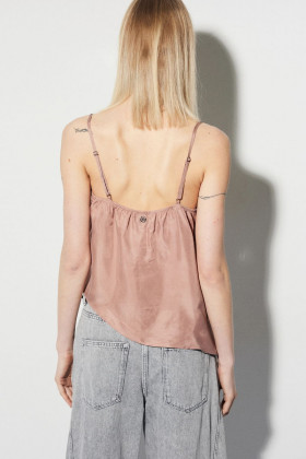 BSB Blusa satinada con tachas y volante