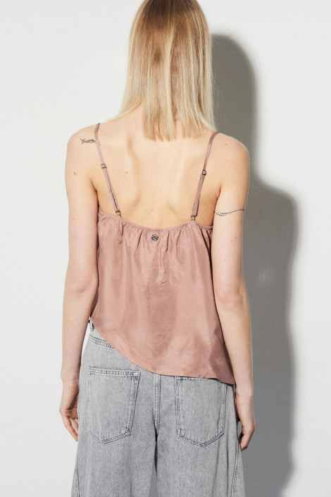 BSB Blusa satinada con tachas y volante