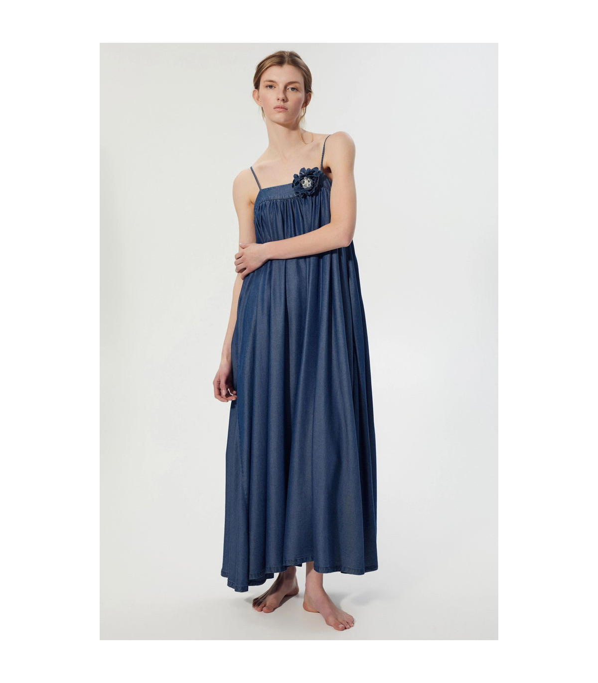 BSB Vestido de tirantes en denim capeado