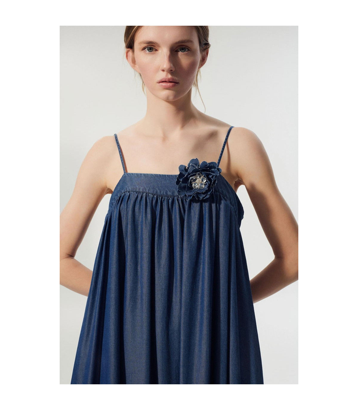 BSB Vestido de tirantes en denim capeado