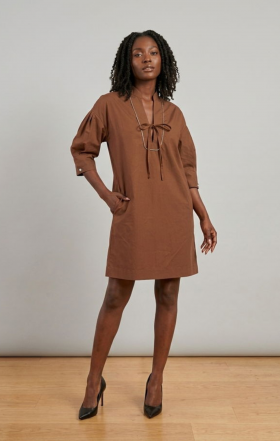 Markup Woman Vestido marrón en tejido técnico y detalle strass