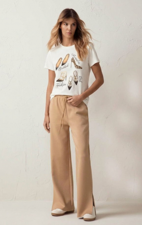 Markup Woman Camiseta blanca con estampado de zapatos con tachuelas
