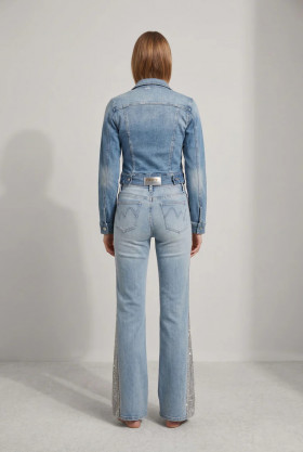 MET Vaqueros en denim azul claro con detalle pedrería