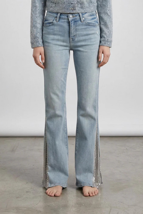 MET Vaqueros en denim azul claro con detalle pedrería