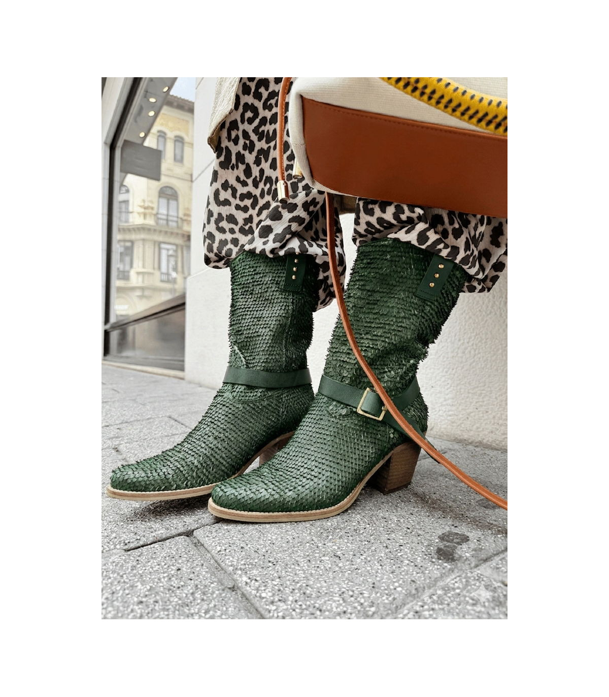 Felmini Bota cowboy detalle escamas serpiente