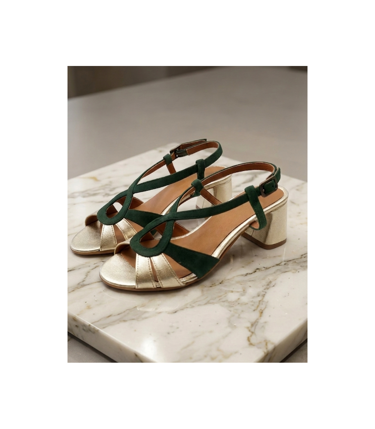 Vosso Moda Sandalia de tacón oro-esmeralda