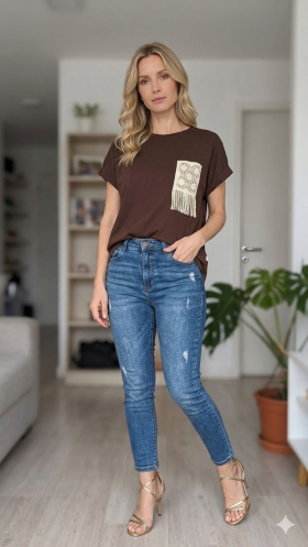 Markup Woman Camiseta marrón con bolsillo de flecos