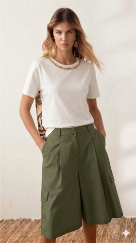 Markup Woman Camiseta con estampado y collar bordado