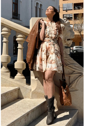 Amosa Vestido corto estampado con adorno de puntilla bordada