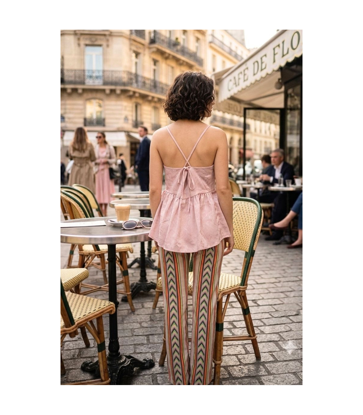Kélie París Top de raso color rosa con tirante cruzado