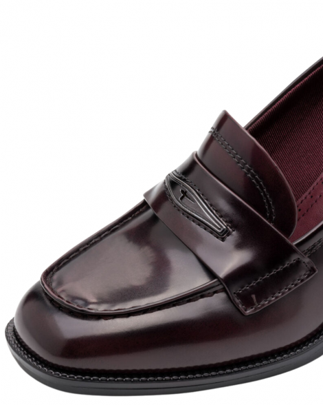 Tamaris Mocasín con tacón y lengueta elegante color burdeos