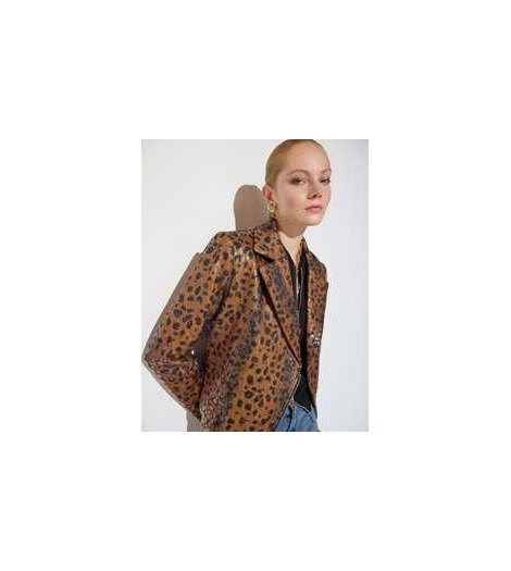 Lola Casademunt Chaqueta biker estampado leopardo