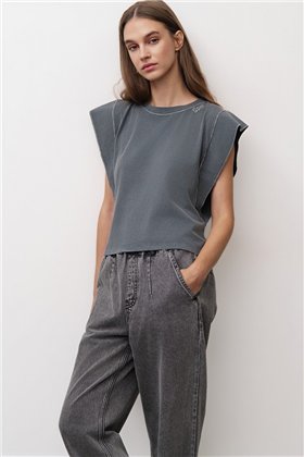 BSB Blusa con detalle de mangas strass