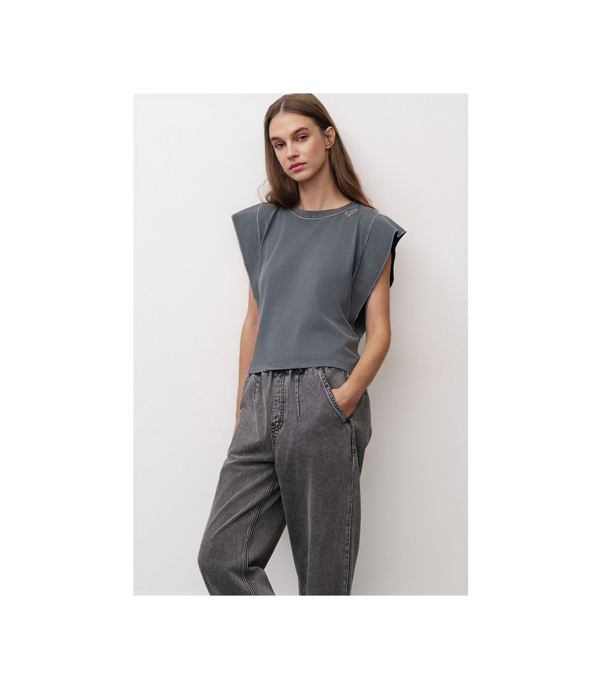 BSB Blusa con detalle de mangas strass