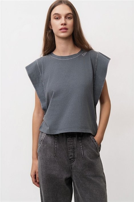 BSB Blusa con detalle de mangas strass