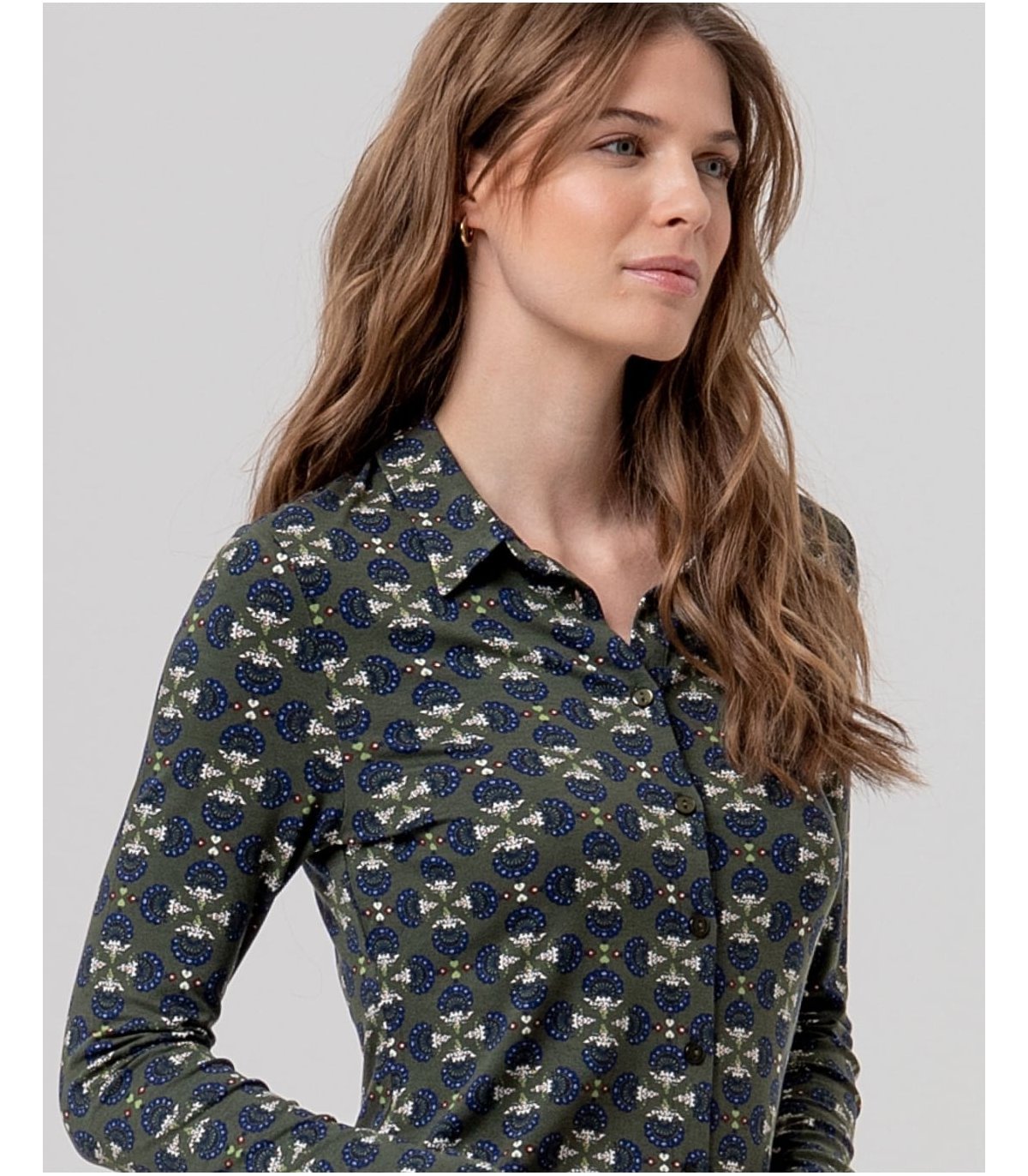 SURKANA Camisa verde militar estampado medallón