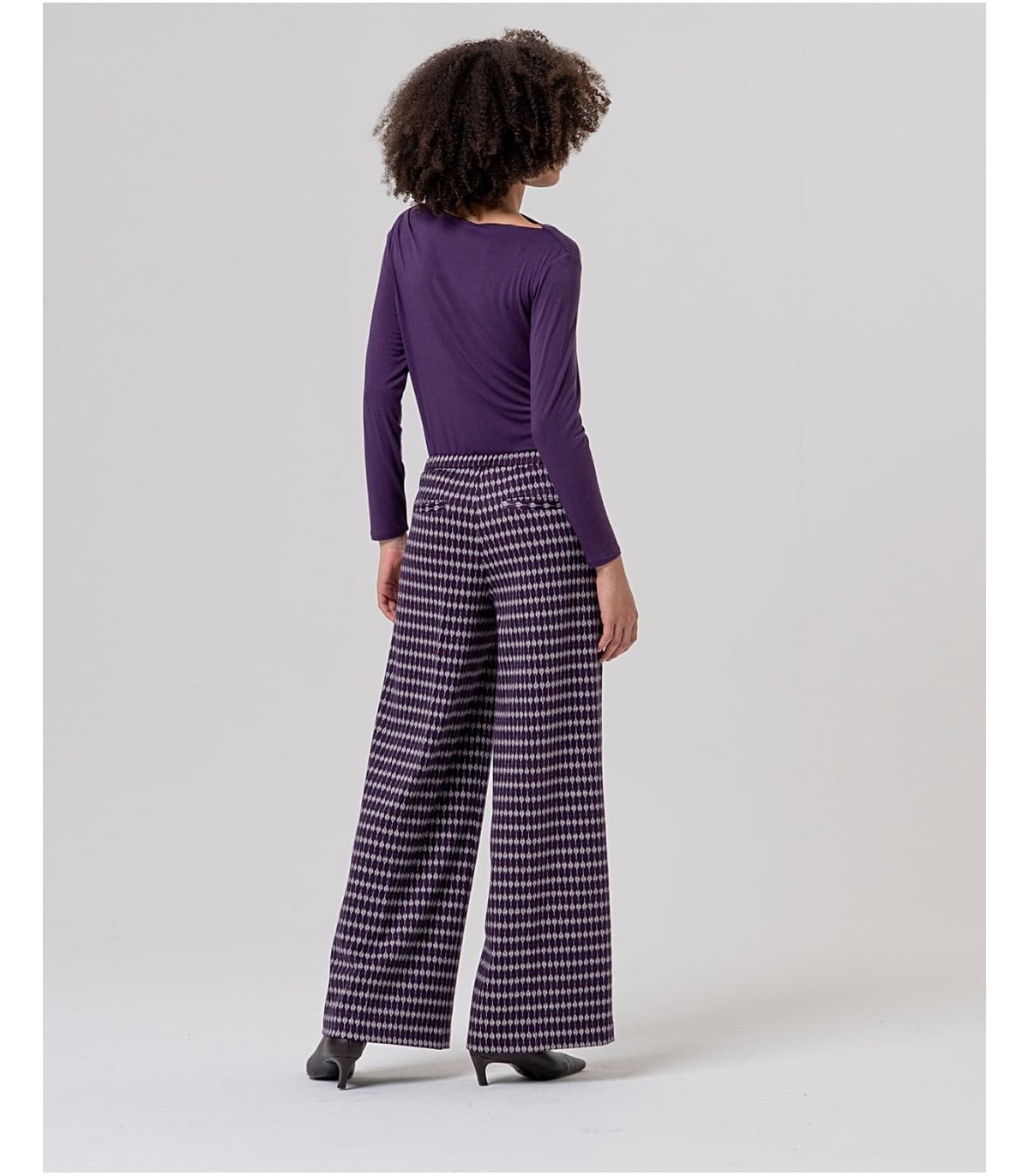 SURKANA Pantalón ancho color morado estampado jacquard
