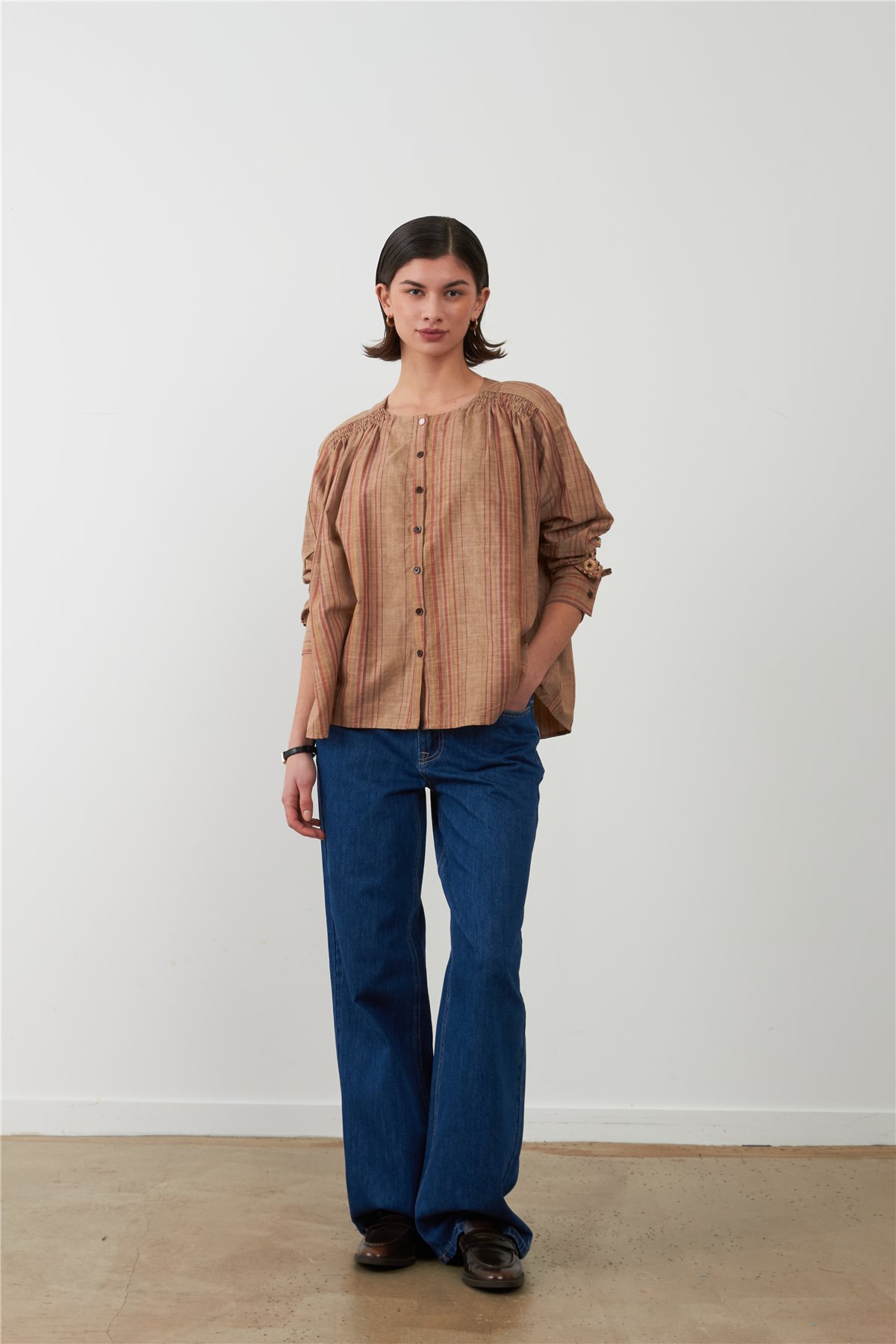 Orfeo Camisa Kristin de rayas camel con abalorios