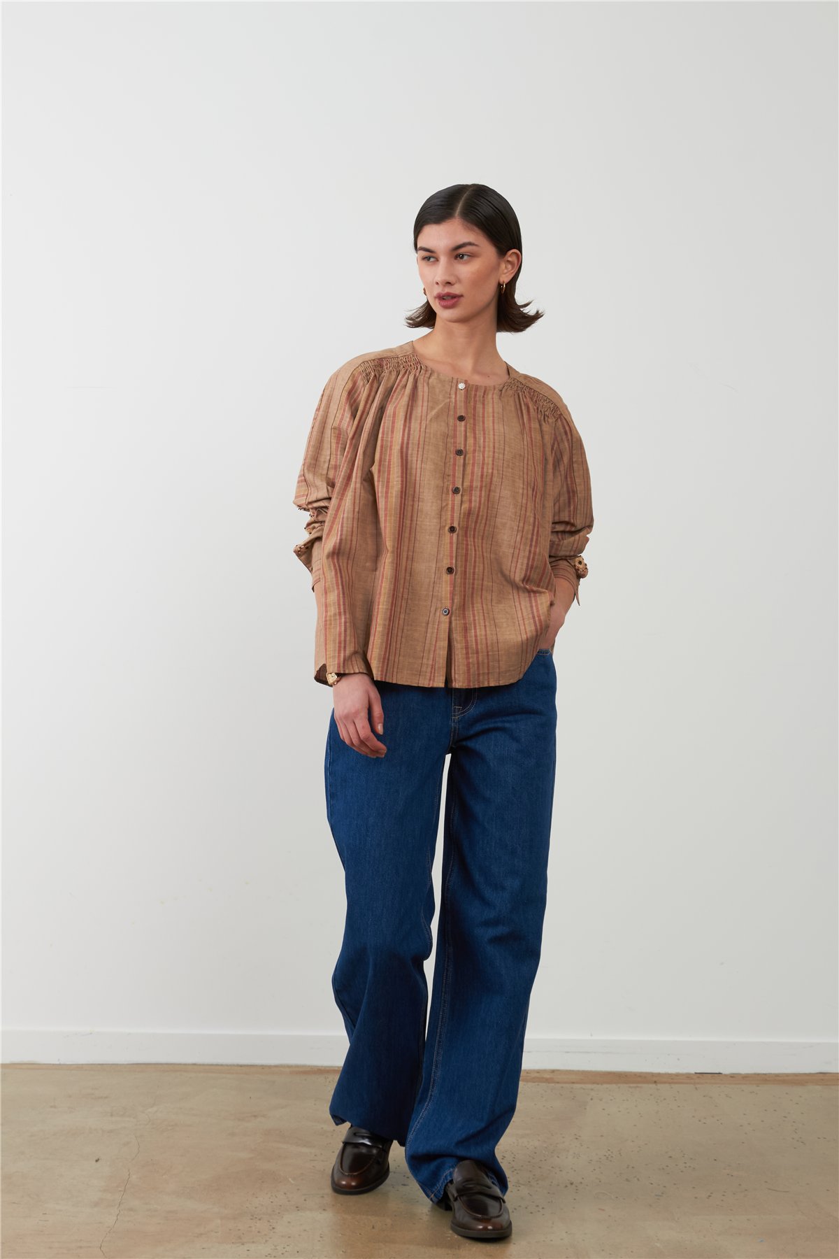 Orfeo Camisa Kristin de rayas camel con abalorios