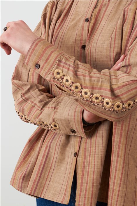 Orfeo Camisa Kristin de rayas camel con abalorios
