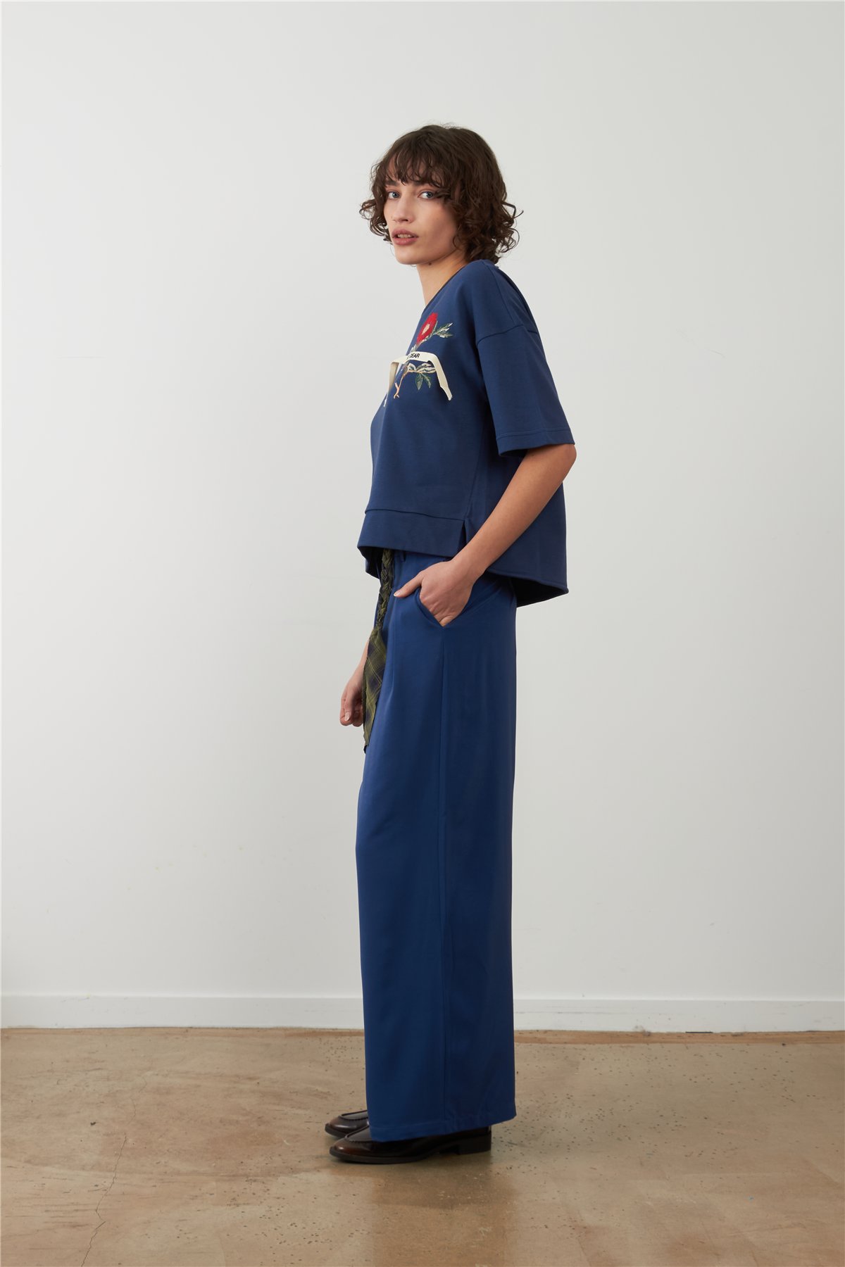 Orfeo Camiseta Sohanne con bordado flor