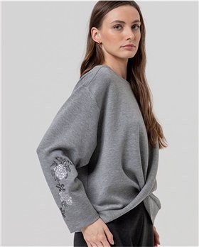 SURKANA Sudadera color gris con bordado y detalle anudado