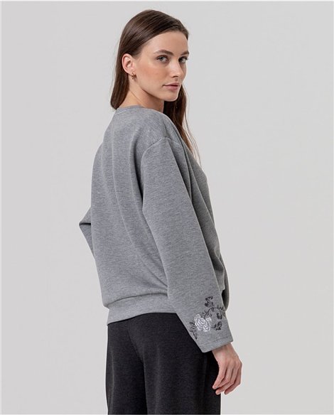 SURKANA Sudadera color gris con bordado y detalle anudado