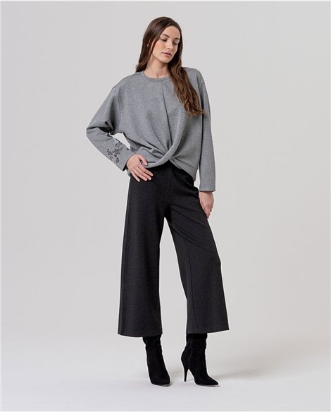 SURKANA Sudadera color gris con bordado y detalle anudado