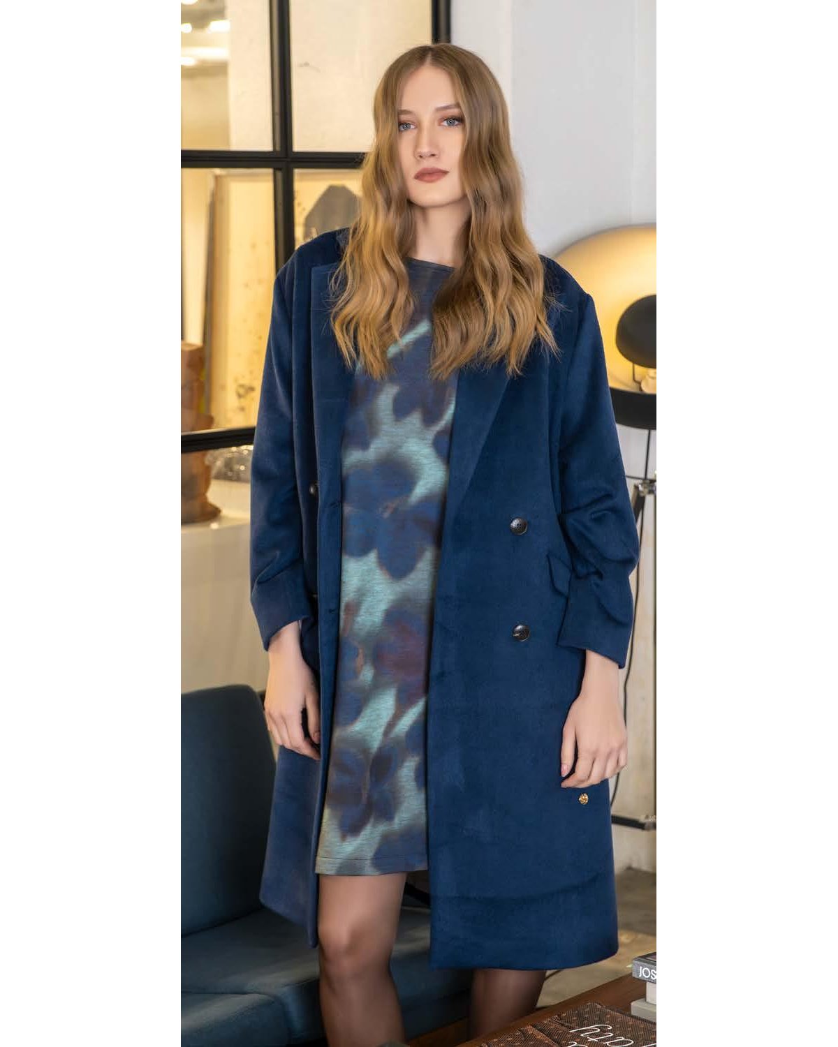 Scusi Vestido 3/4 estampado azul y detalle broche