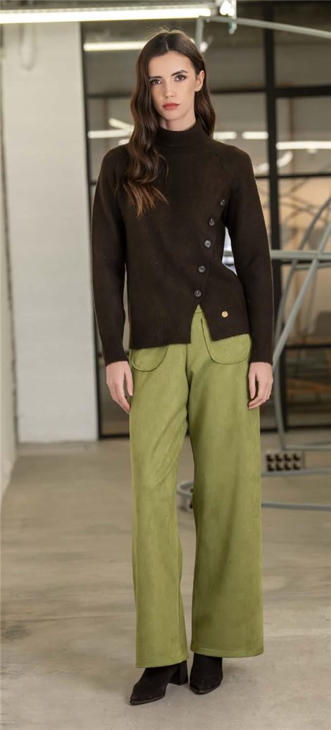 Scusi Pantalón amplio color verde con bolsillo parche frontal